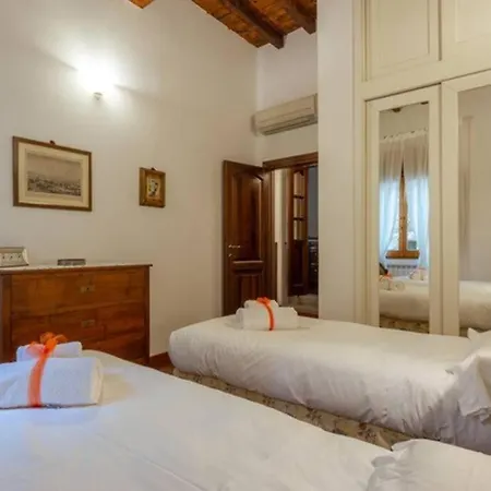 Elegant Ramaglianti Flat -santo Spirito District Apartamento Florença